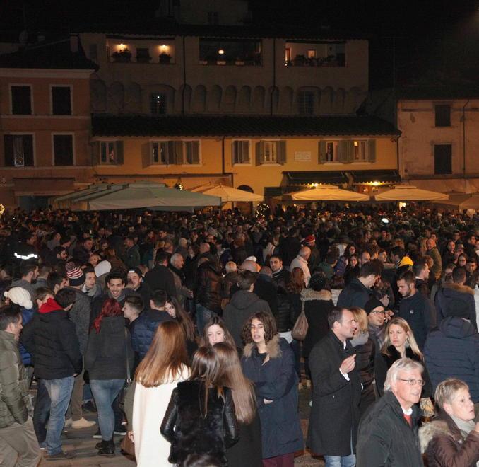 Camel ponce “appeso” alla prefettura 