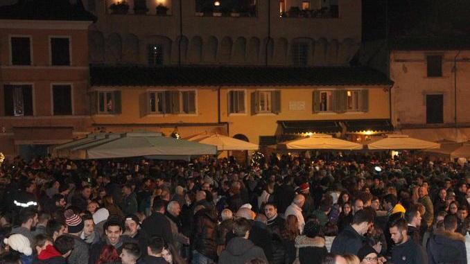 Camel ponce “appeso” alla prefettura