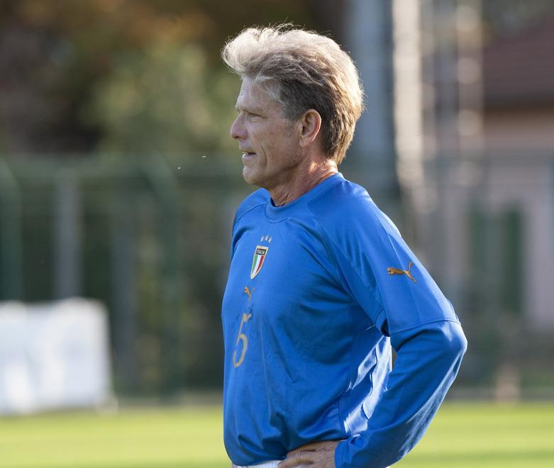 Forte, la solidarietà non va in vacanza Attori, artisti e calciatori in campo contro i tumori