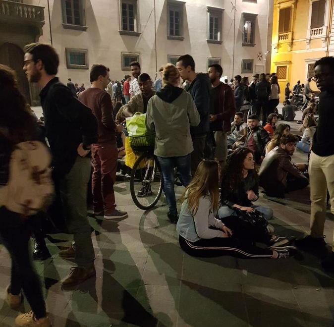 Studenti maremmani picchiati a Pisa: «Dacci tutto quello che hai sennò ti prendiamo a botte»