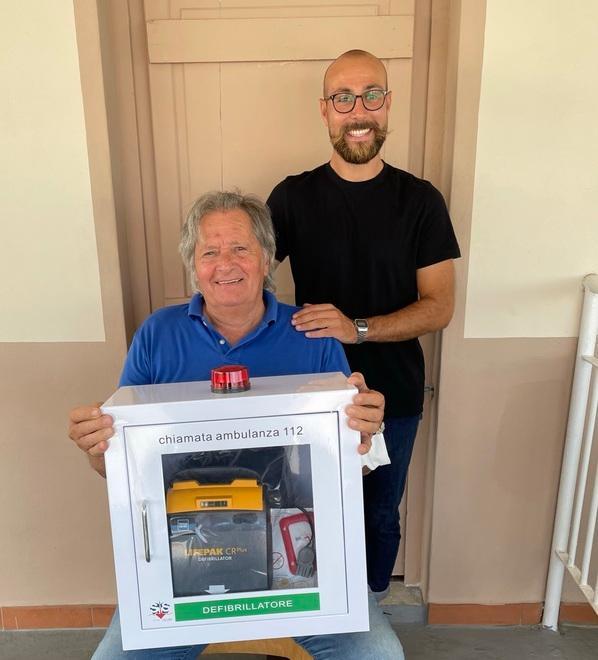 Un defibrillatore ai Nettuno per chi passa dal lungomare 