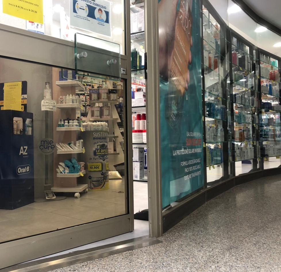 Spaccata notturna alla parafarmacia di via XX Settembre
