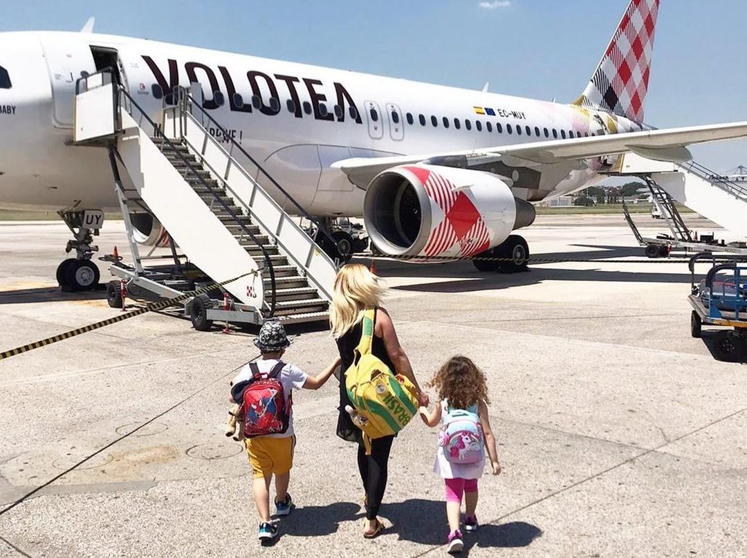 Passeggeri in barella e minori sono ancora esclusi dai voli