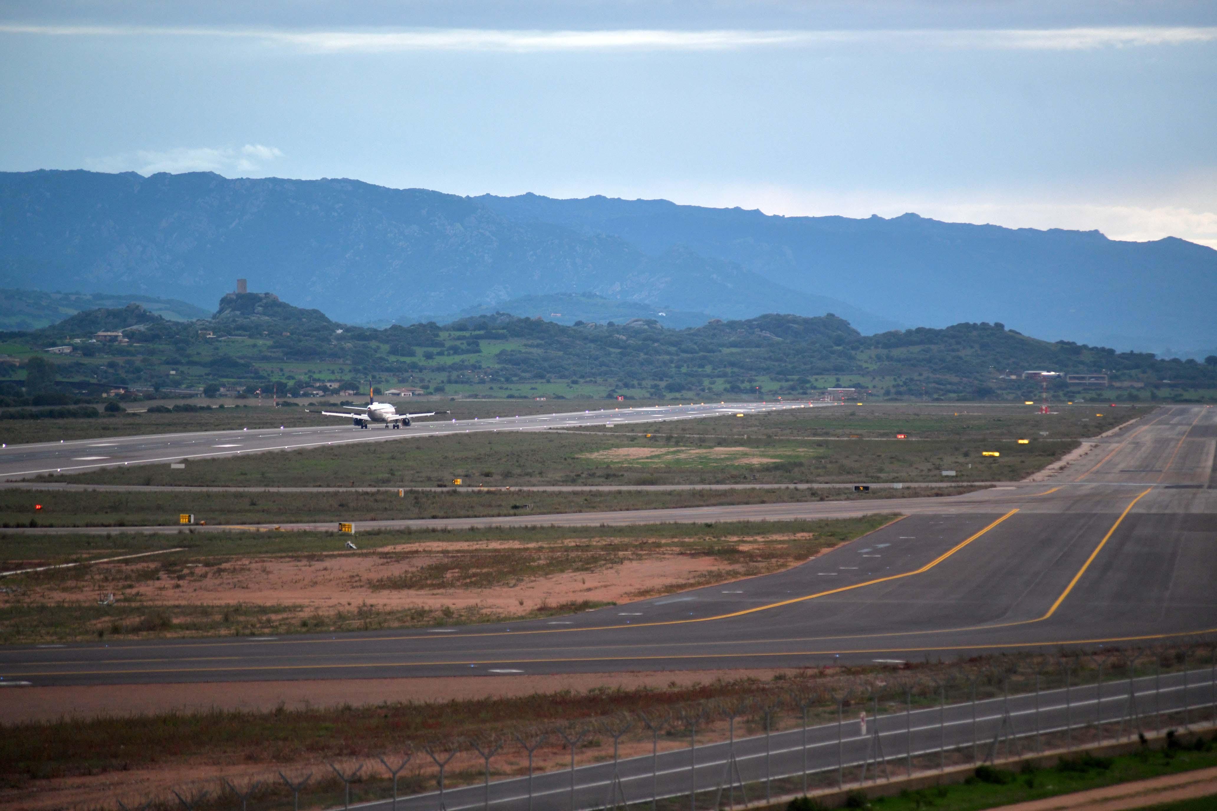 La nuova pista dell'aeroporto Costa Smeralda