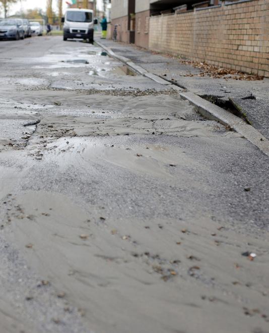 Si rompe ancora la tubatura, allagata via Ippogrifo 