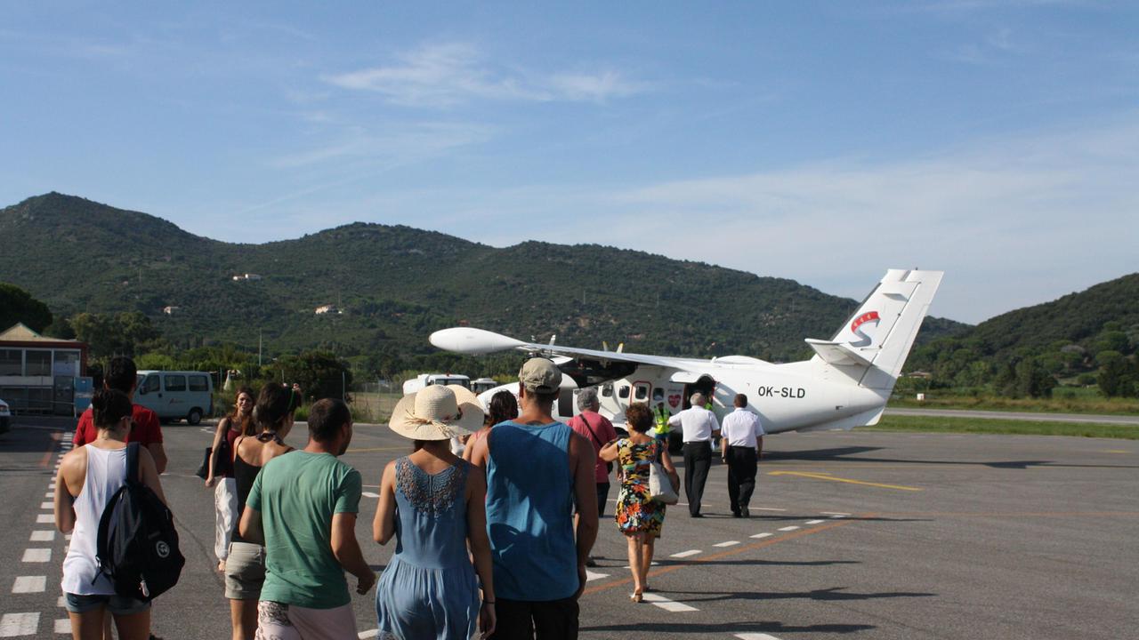 Passeggeri in partenza dall’aeroporto di La Pila