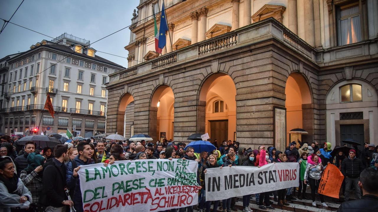 Una manifestazione no vax e no green pass a Milano