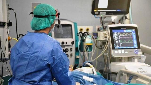 Covid, un decesso e 18 nuovi casi a Prato