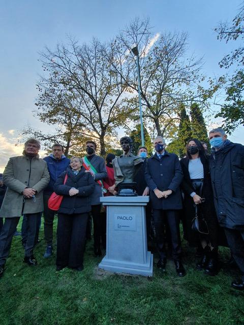 Il monumento intitolato a Paolo Rossi a Santa Lucia