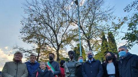 Il monumento intitolato a Paolo Rossi a Santa Lucia