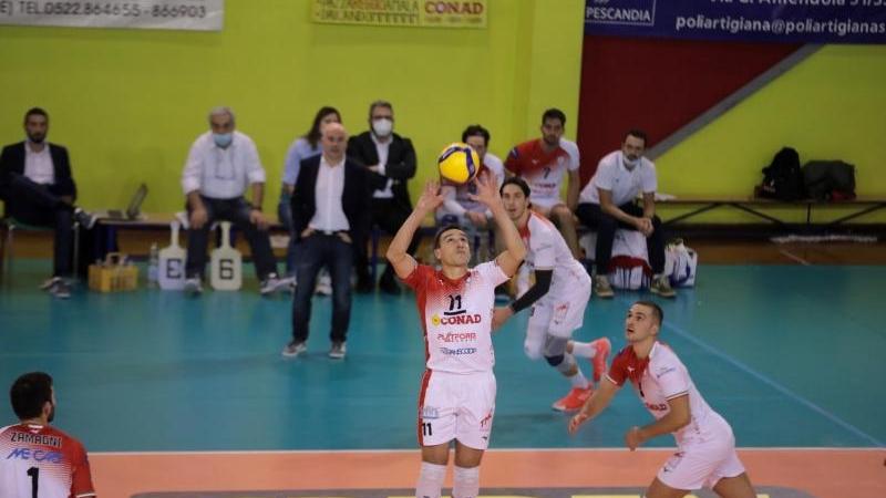 Il capitano giallorosso Fernando Garnica in azione con la maglia della Conad