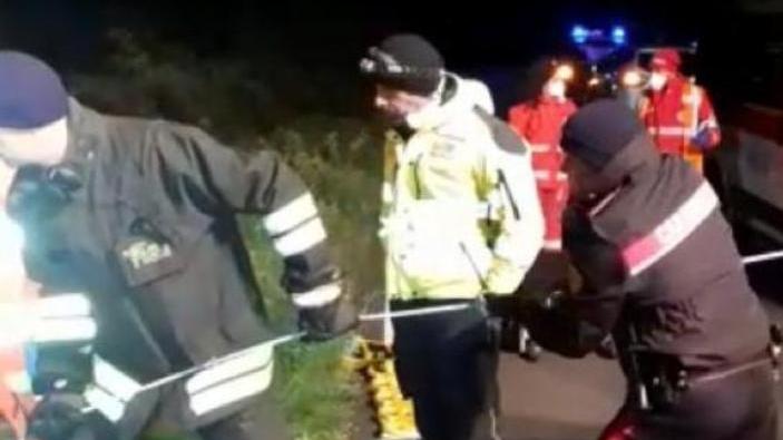 Finisce fuori strada con l’auto lo ritrovano ore dopo i militari
