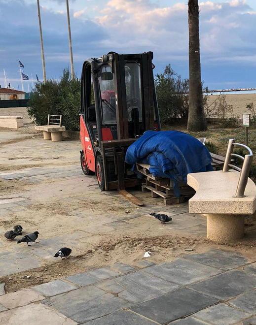 Belvedere delle maschere Il biglietto da visita è un muletto abbandonato