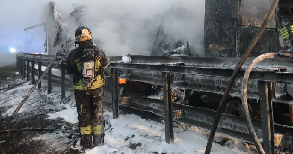 Tir in fiamme sull’A1