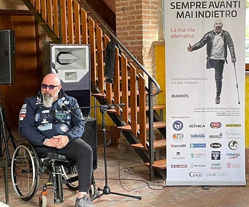 La nuova segnalazione: alla sala Estense palco inaccessibile ai disabili 