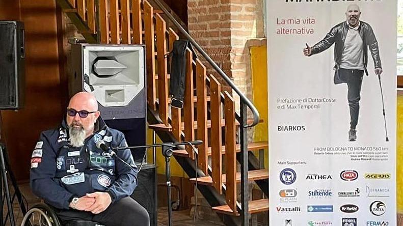 La nuova segnalazione: alla sala Estense palco inaccessibile ai disabili