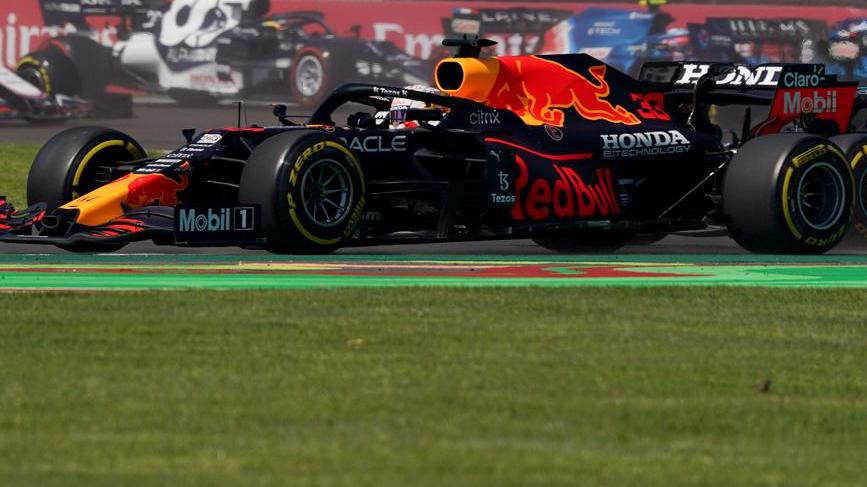 Verstappen vola nel Gran Premio del Messico Perez fa tremare Hamilton fino alla fine