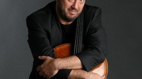 Dindo protagonista con la musica di Bach Il violoncellista stasera all’Abbado