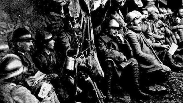 Corrispondenza al fronte Lettere di conforto ai soldati dalle “Madrine di guerra”