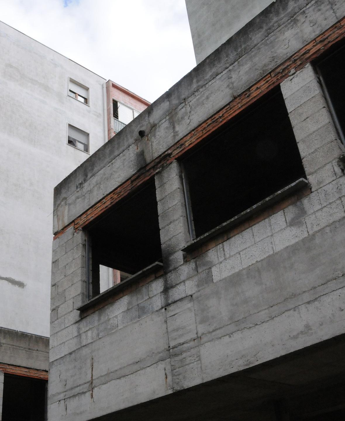 Cantiere fermo: i ladri rubano attrezzi e materiali