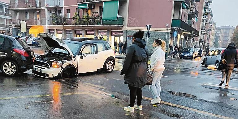 Modena. Incidente, carambola tra auto: Vignolese chiusa 