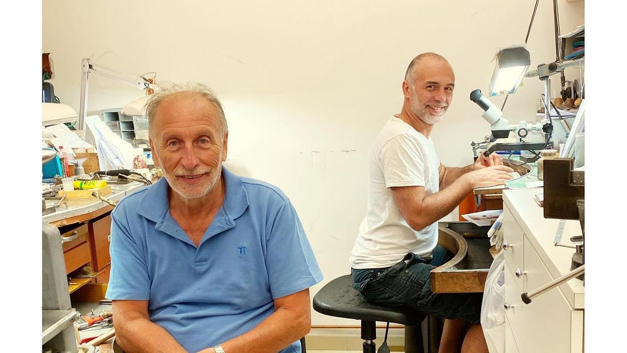 Martino Martini con il figlio Federico nel laboratorio di Borgo Cappuccini