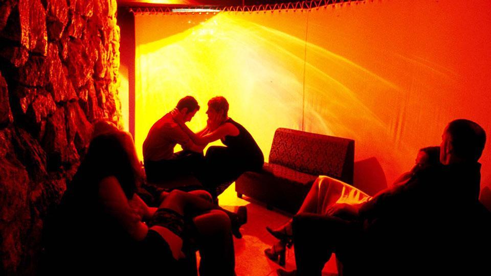 L’interno di un locale di scambisti