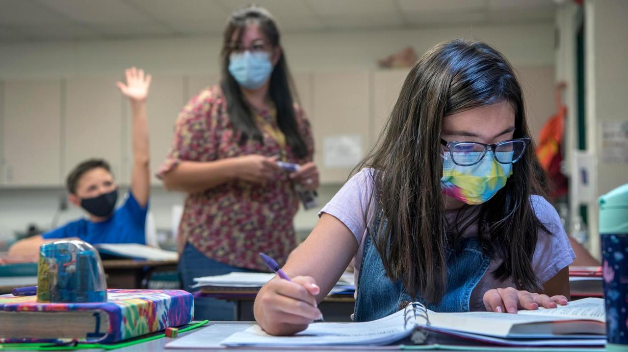 A scuola è rivoluzione sulle quarantene, ma manca una corsia rapida per i tamponi
