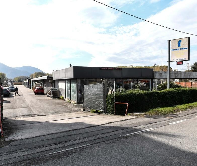 L’azienda di materiali edili Franco Farnesi a Nave