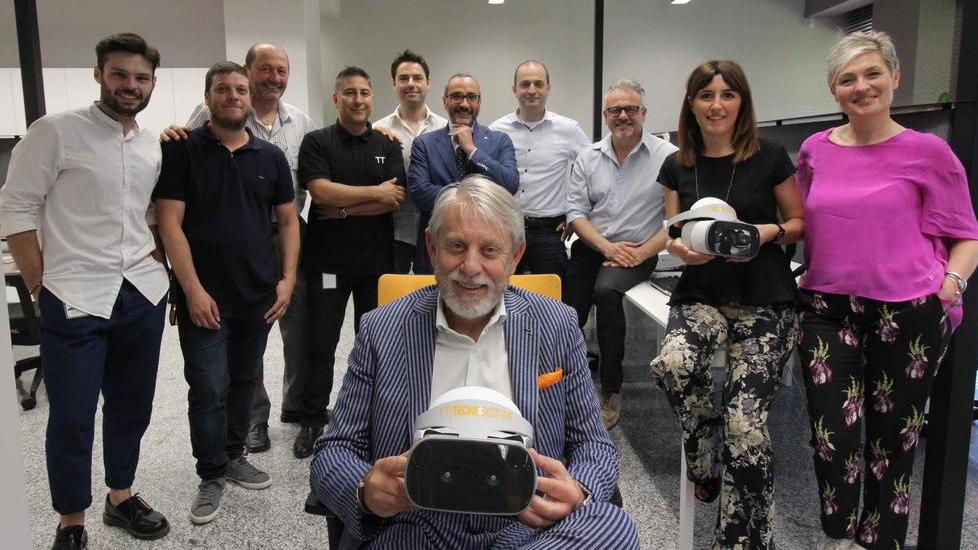 L’imprenditore Riccardo Bruschi insieme ad alcuni suoi collaboratori