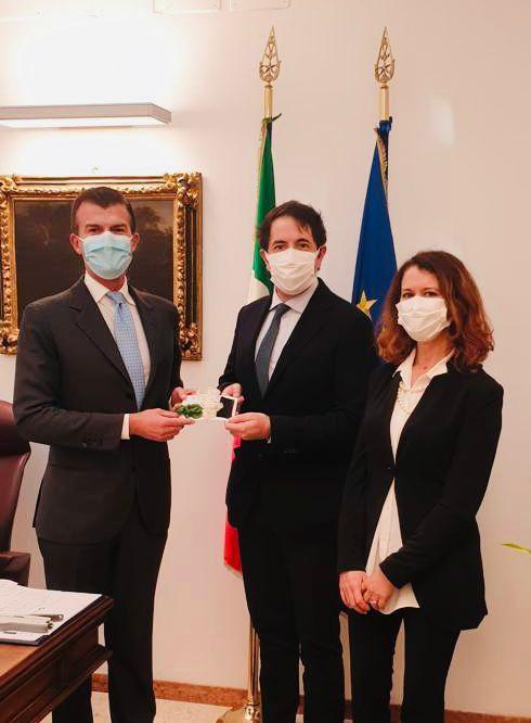 Giorgio Silli coi due astronauti Pantaleone Carlucci e Lucia Paciucci