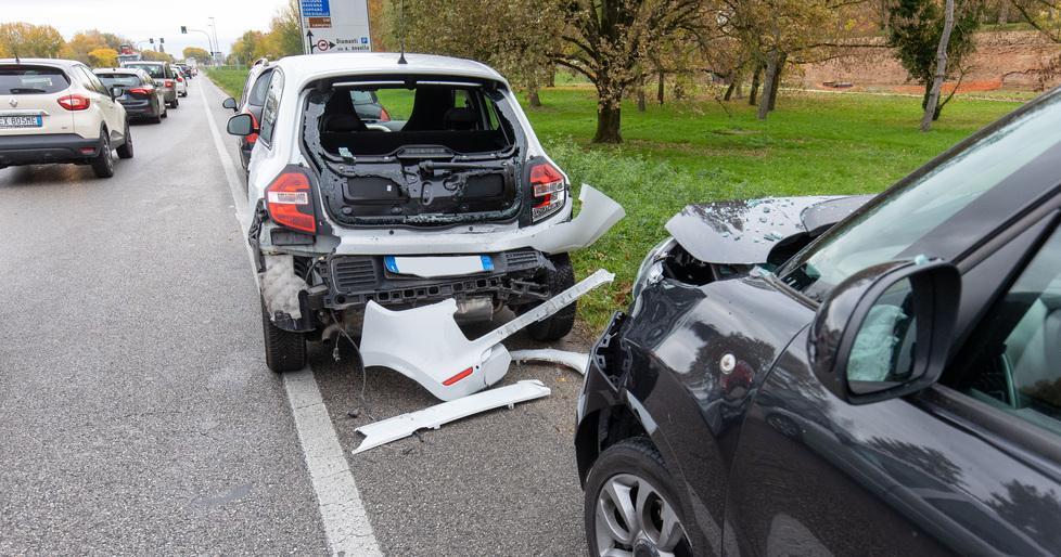 Tamponamento tra auto