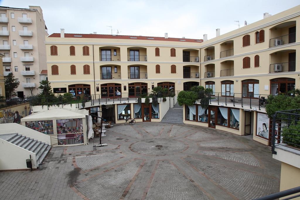 L'ex titolare del Caffé dei Pazzi di Alghero: «Troppi teppisti, costretto a lasciare» 