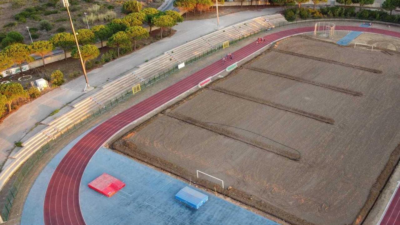 Nuovo manto verde nello stadio di viale delle Vigne