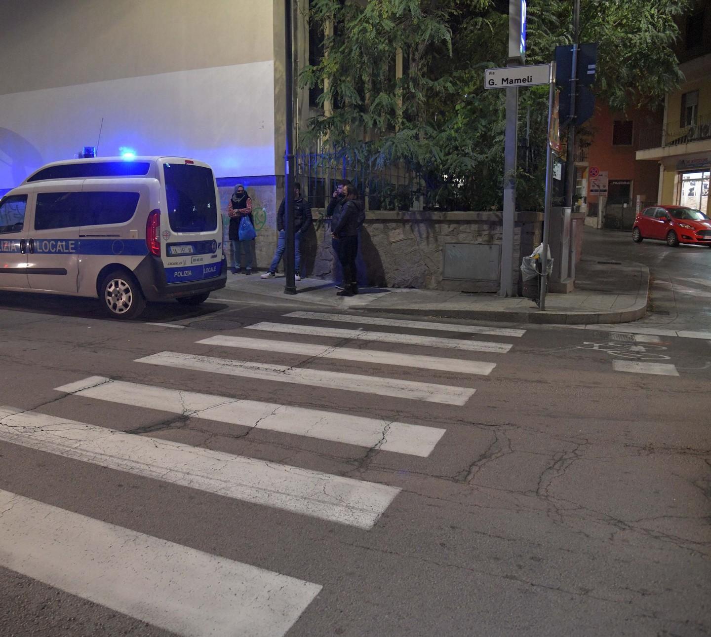 Investe un pedone con la moto e fugge, è caccia al pirata 