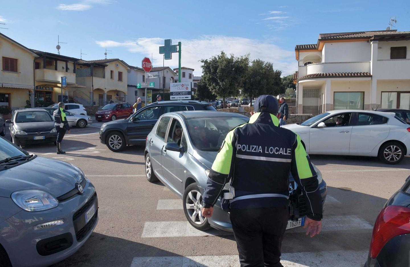 Tamponi agli scolaretti un’altra giornata di caos 