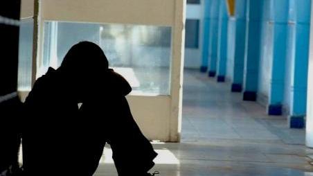 Bimbo bullizzato, la scuola sotto accusa: «Violenze per anni e nessuno ha vigilato»