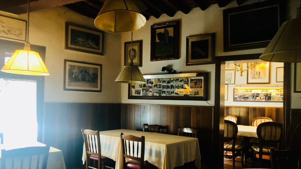 un interno della trattoria storica pisana