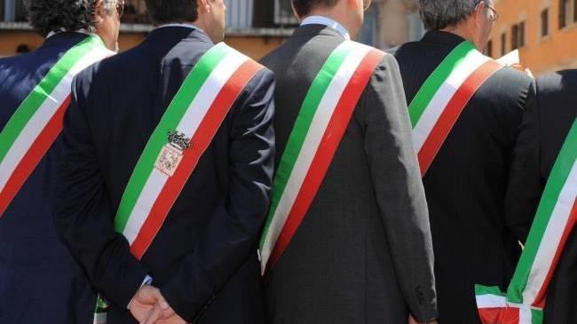 Aumentano gli stipendi dei sindaci più soldi anche per i vice e gli assessori