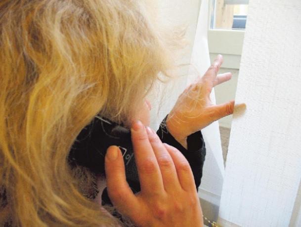 L'uomo ha tormentato la vita di una famiglia intera: ora è stato condannato a pagare un maxi risarcimento