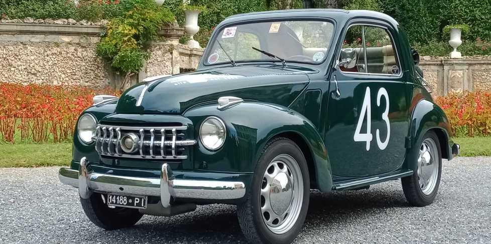 Le auto d’epoca del club Balestrero in piazza Mazzini 