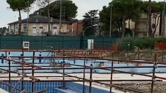 Due anni senza piscina «Cantiere complicato»