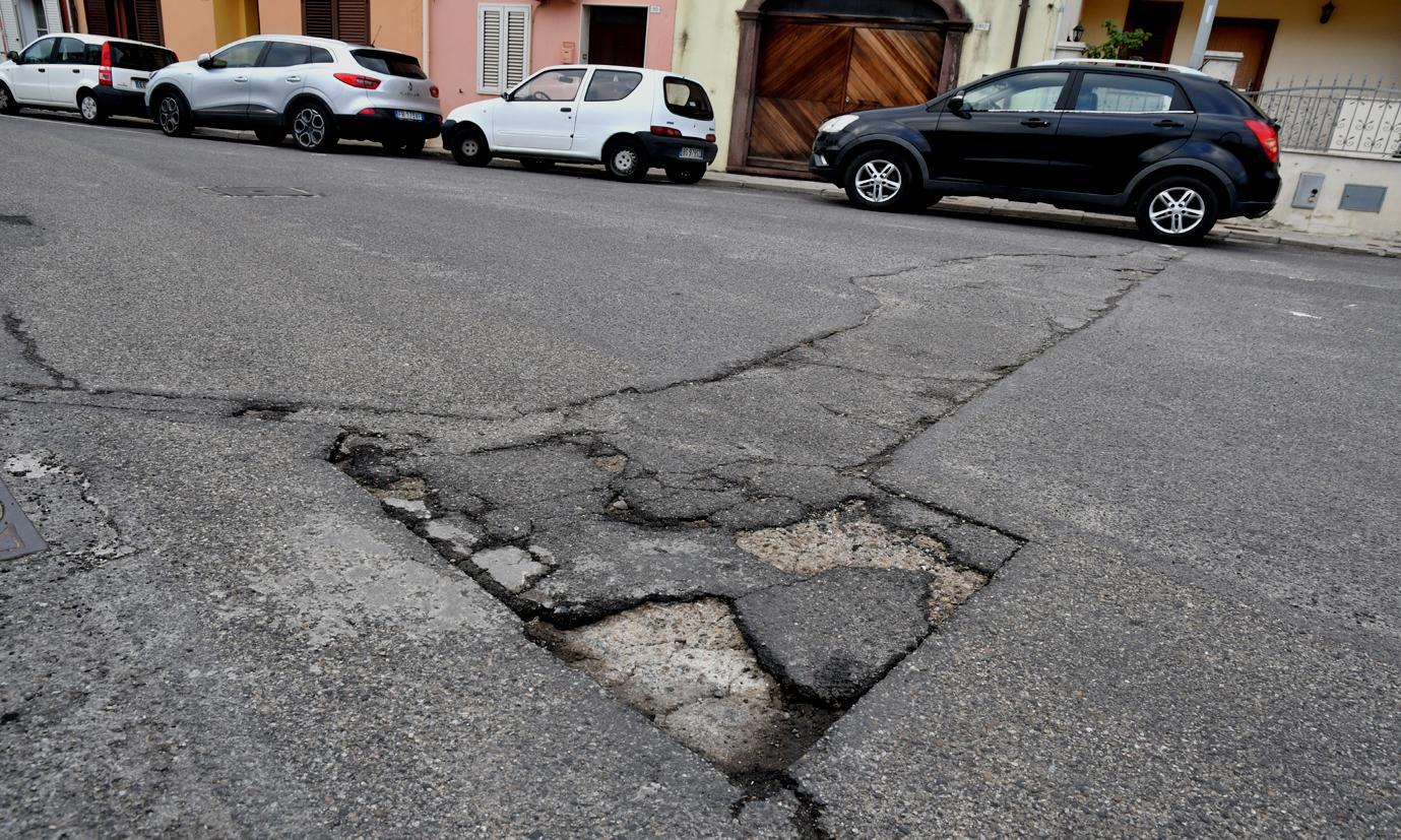 Via Lepanto, l’asfalto è un disastro