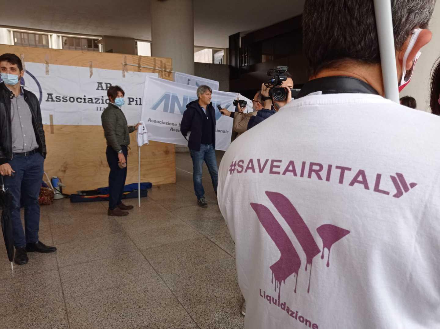 Gli ex Air Italy rilanciano la compagnia aerea sarda 