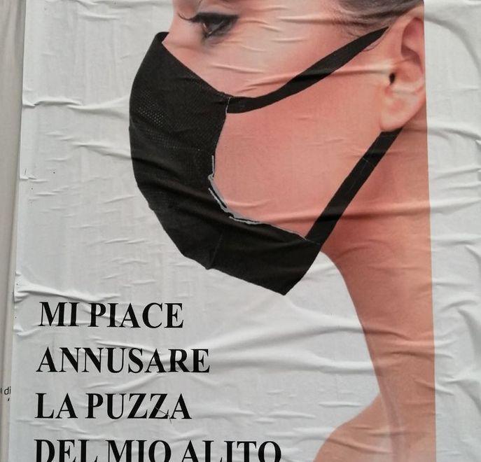 Modena. Manifesti contro le mascherine tra via Giardini e viale Barozzi 