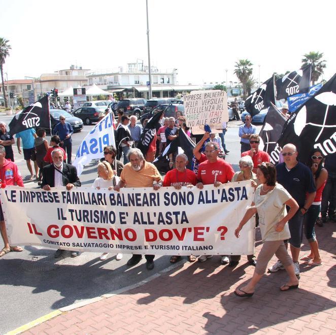 Una delle prime proteste dei balneari nel 2012