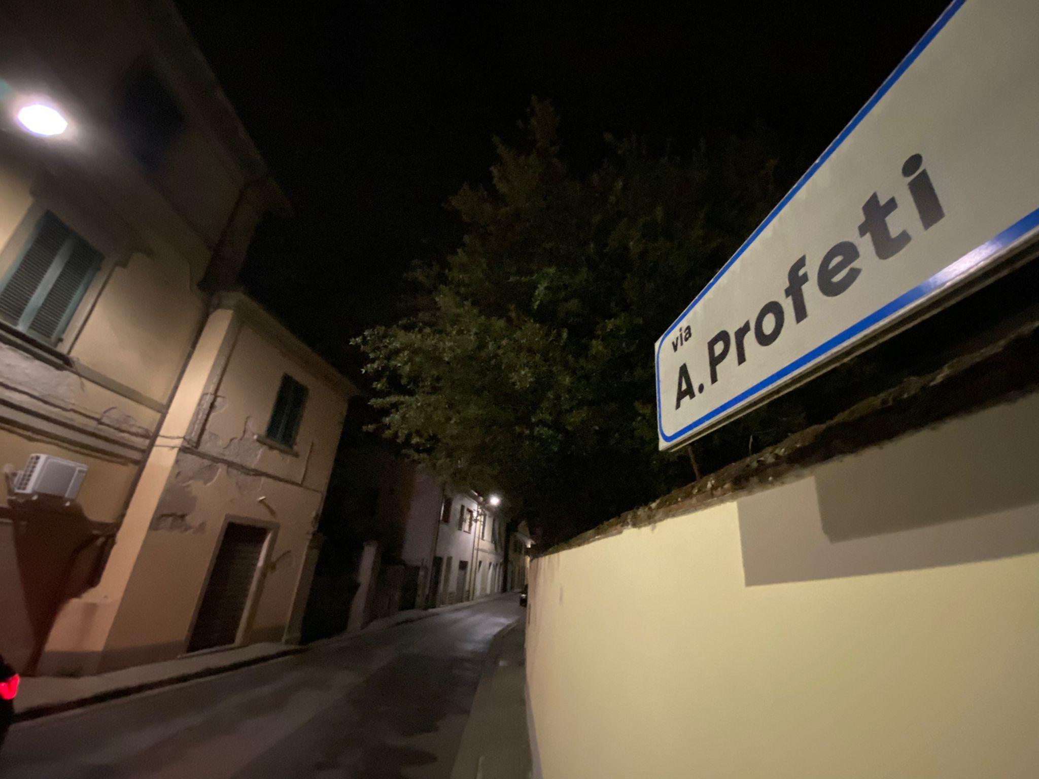 La strada dove hanno colpito i rapinatori