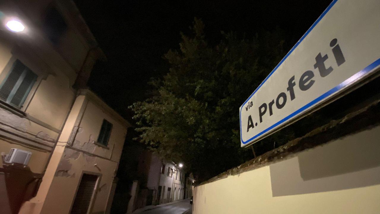 La strada dove hanno colpito i rapinatori