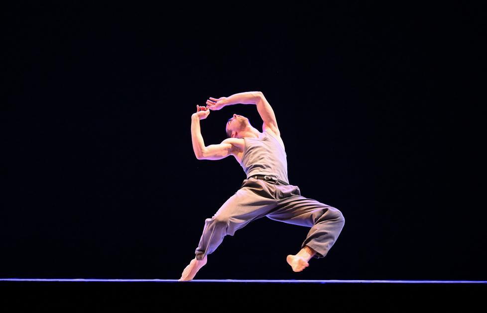 La grande danza si fa in tre sul palco della Fonderia 