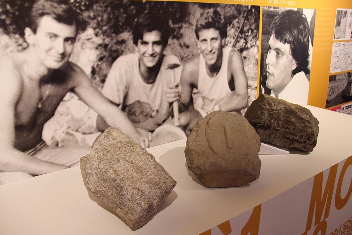 Le false teste con l’immagine dei tre autori quando furono esposte per l’inaugurazione del Museo della Città a Livorno (foto Marzi)